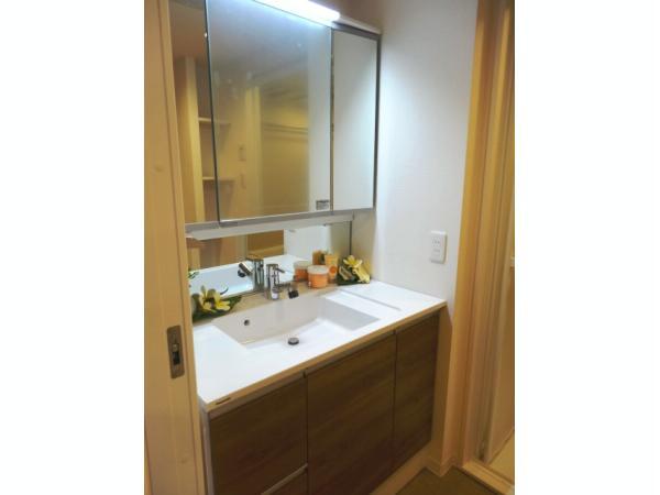 Wash basin, toilet