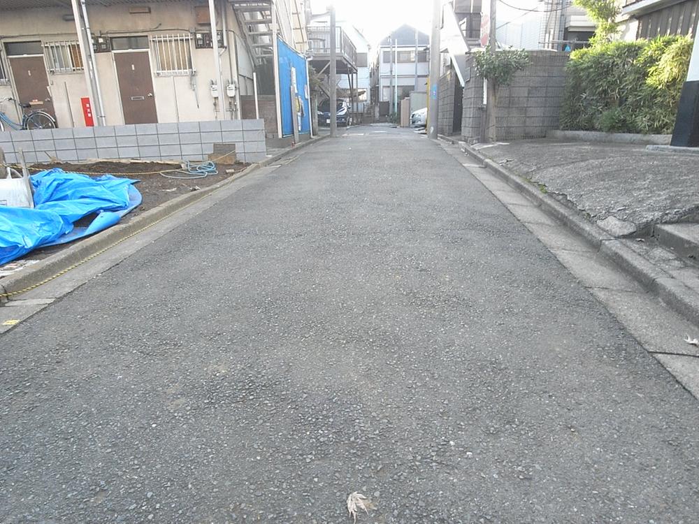 Local photos, including front road. Local (10 May 2013) Shooting