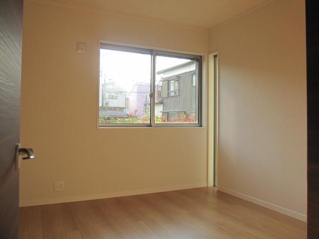 Non-living room. Indoor (12 May 2013) Shooting