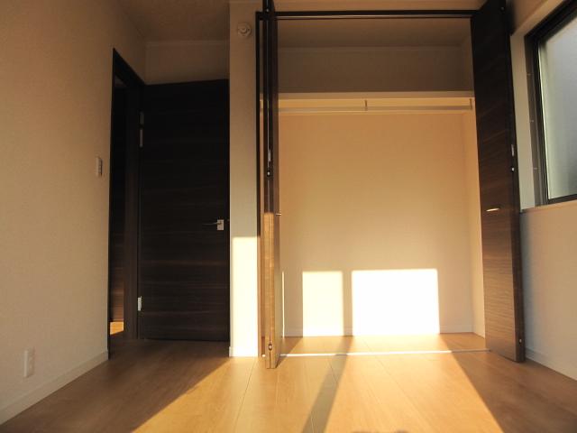 Non-living room. Indoor (12 May 2013) Shooting