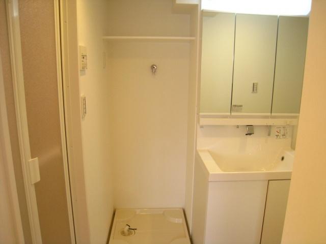 Wash basin, toilet. Nakano Mansion Renovation Renovation 2LDK 20 million yen