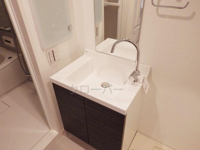 Wash basin, toilet