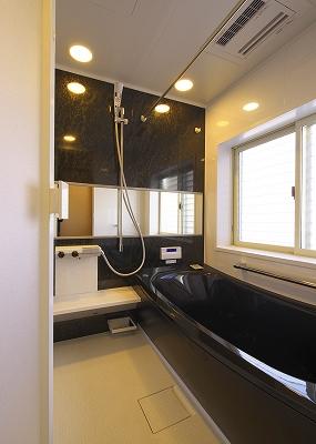 Bathroom. Tub use the new Sazana of TOTO I curve Carousel exudes a sense of luxury!