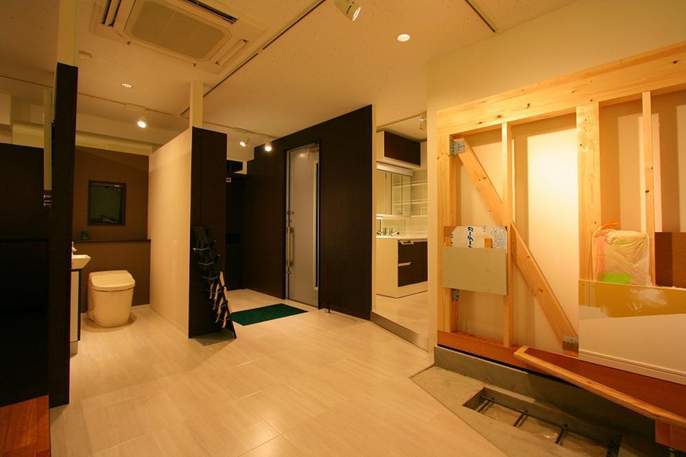 exhibition hall / Showroom.  [Fithouse21 Gallery] It is of birth!