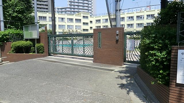 Primary school. Nakano 462m to stand Nakano Hongo elementary school