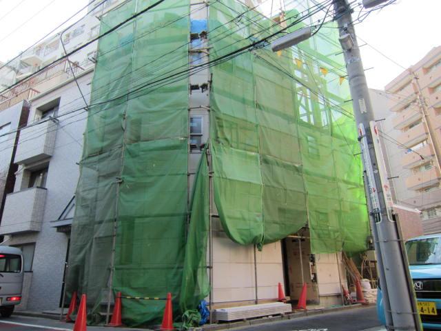 Local appearance photo. Local (11 May 2013) Shooting