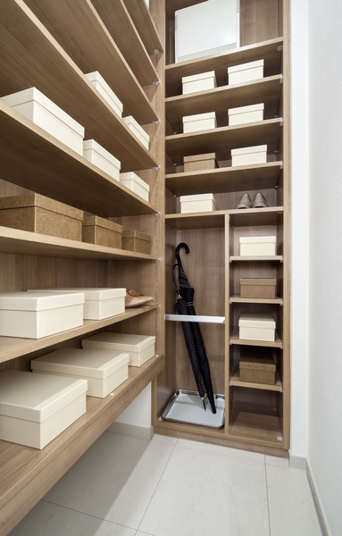 Shoes ink rosettes depth is also sufficient, Shoes kind of course, You can also store plenty umbrella and shoe set. It is entrance around it is put away and clean likely