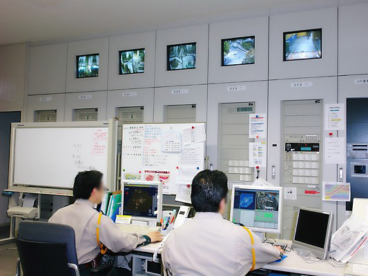 Security.  [Disaster prevention measures to prepare for any chance] We have a variety of initiatives to prepare for a disaster. Including the adoption of disaster prevention warehouse and emergency self-generator which is provided to each floor, On the first floor set up a disaster management center of the 24-hour manned, We will strive to ensure safety of people's live. (image)