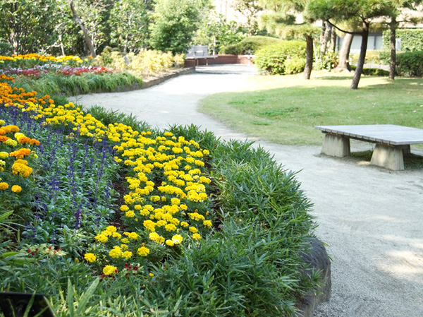 Surrounding environment. Babbling Satooyakesono (about 1450m ・ 19 minutes walk)