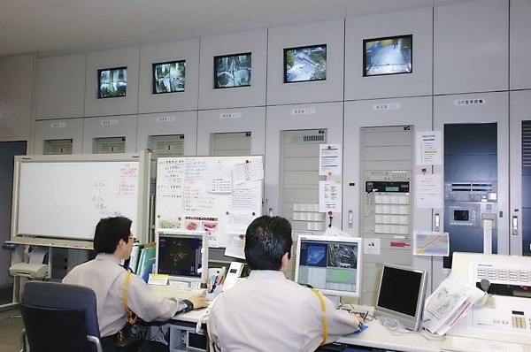 Established the "Disaster Prevention Center of the 24-hour manned" (reference photograph)