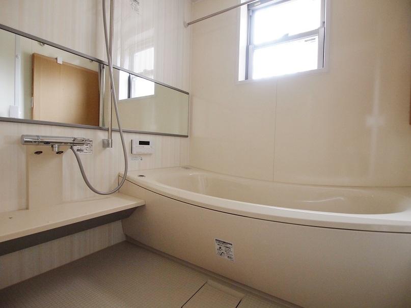 Bathroom. - [A Building] Than-