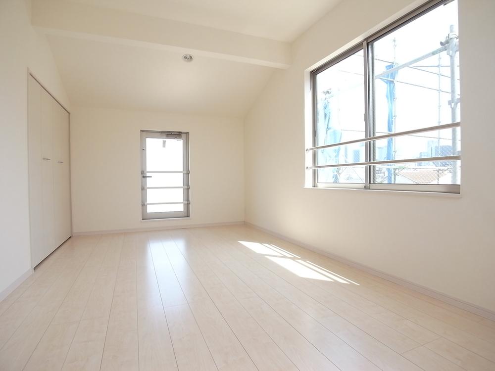 Non-living room. Building G