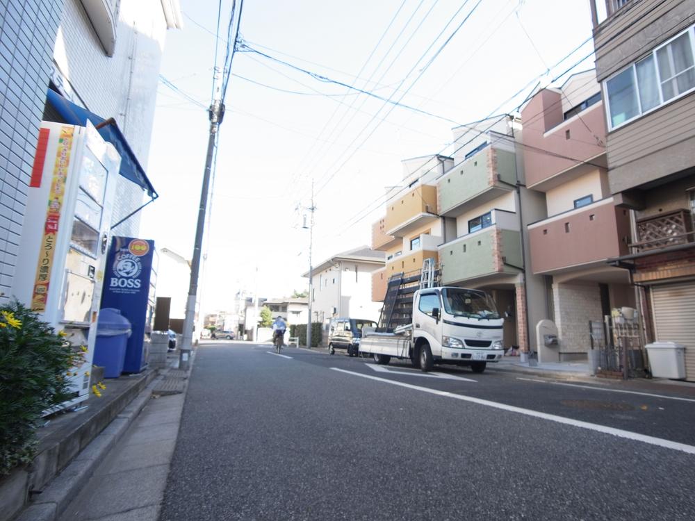 Local photos, including front road. Local (12 May 2013) Shooting