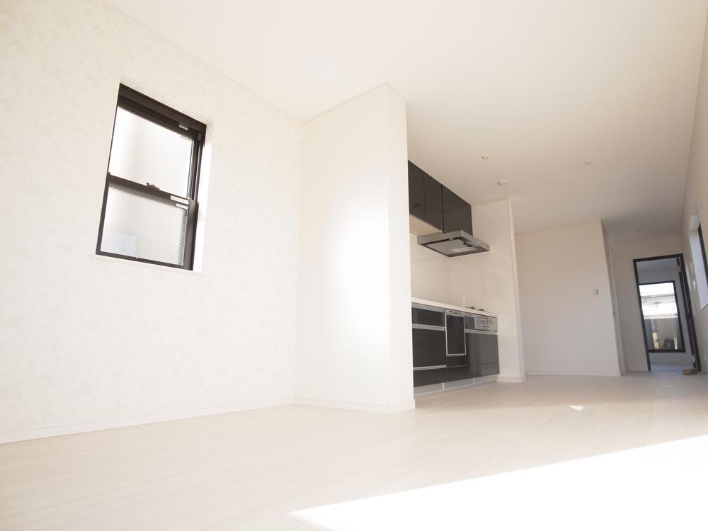 Living. Local (12 May 2013) Shooting