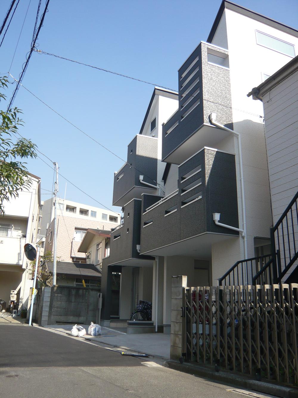 Local photos, including front road. Local (November 18, 2013) Shooting