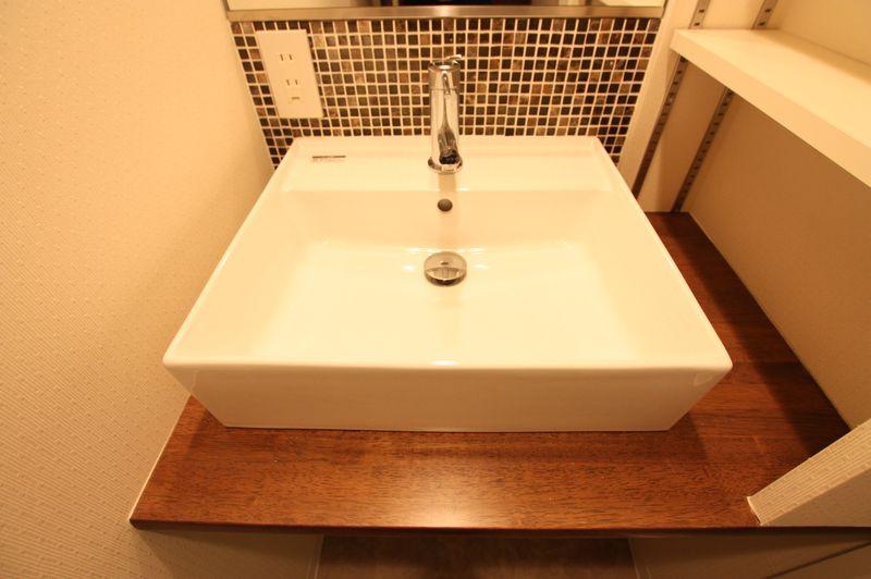 Wash basin, toilet
