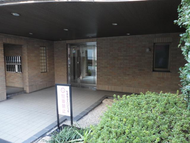 Entrance. Common areas