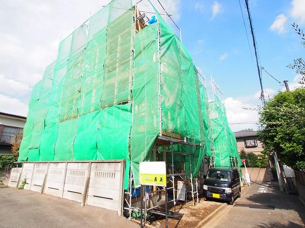 Local photos, including front road. Local (10 May 2013) Shooting