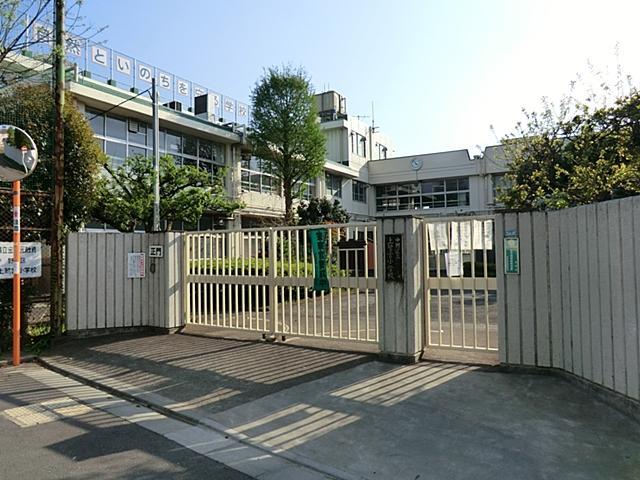 Primary school. 8m to Nakano Ward Kamisaginomiya Elementary School