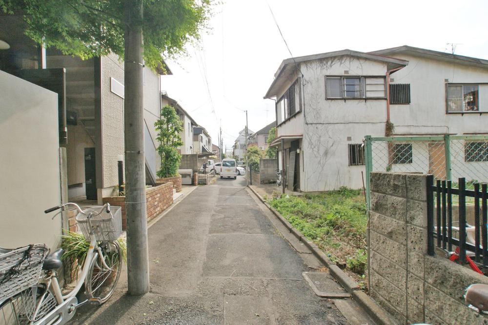 Local photos, including front road. Not too wide, Narrow too much of the road width is the best.