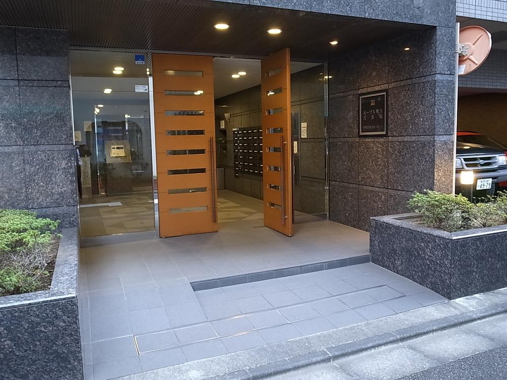 Entrance. Common areas