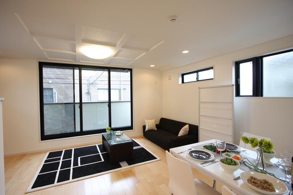 Same specifications photos (living)