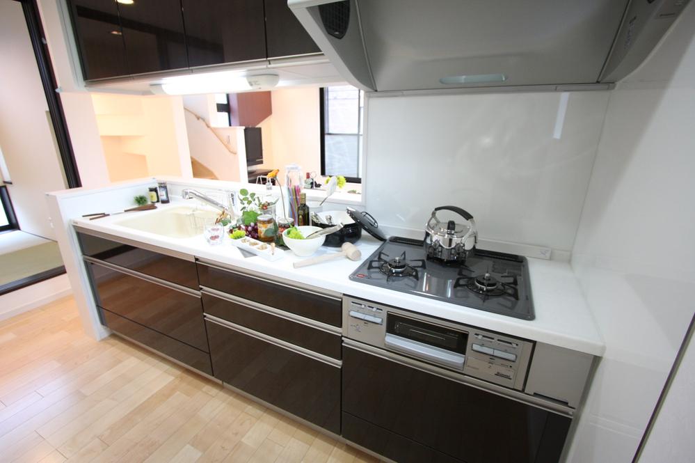 Same specifications photo (kitchen)