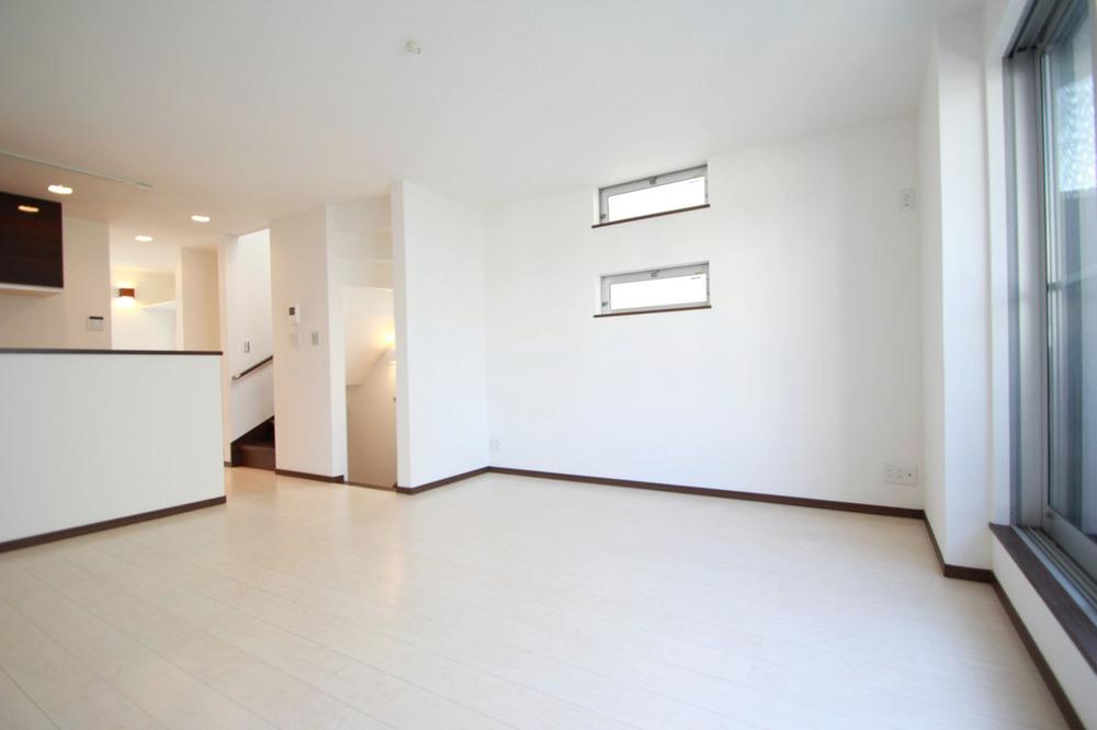 Living. Living is located in spacious 17.8 Pledge.