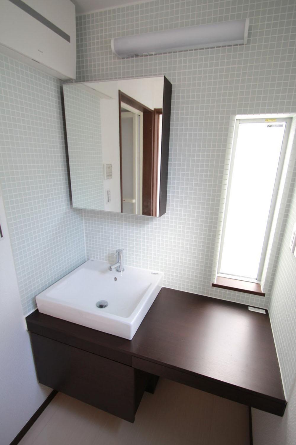 Wash basin, toilet. Stylish wash basin