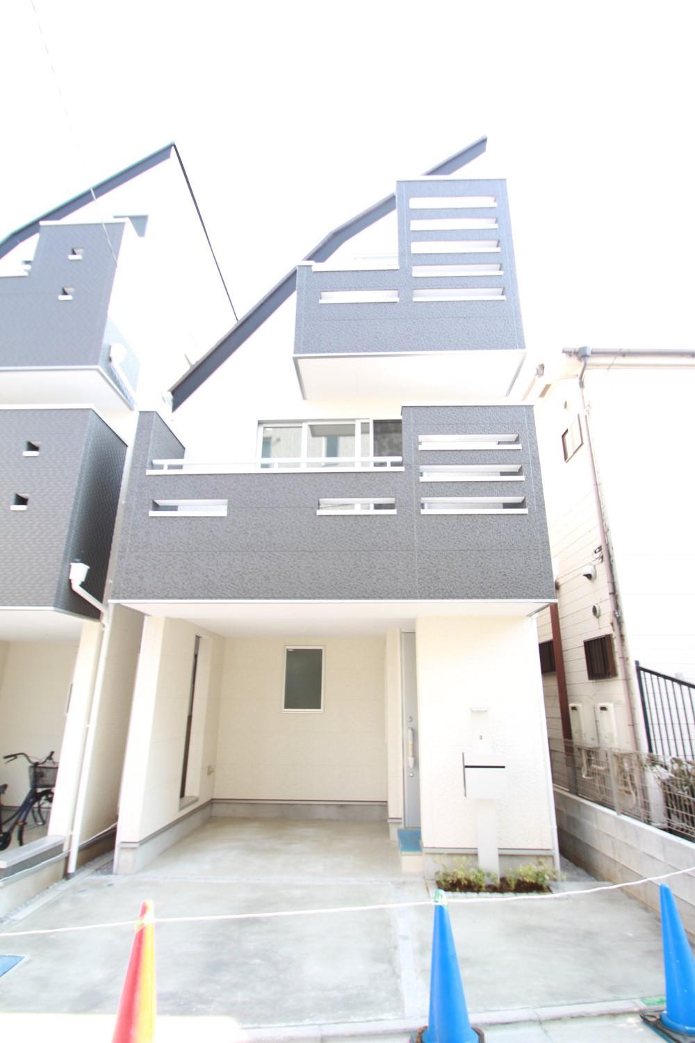Local appearance photo. Newly built single-family Nakano central 5-chome. Now in the final 1 buildings. Since we are building completed, You can preview any time. Nakano Station project also starting. Attract the most attention now, Beautiful and livable city, "Nakano" by all means please see once