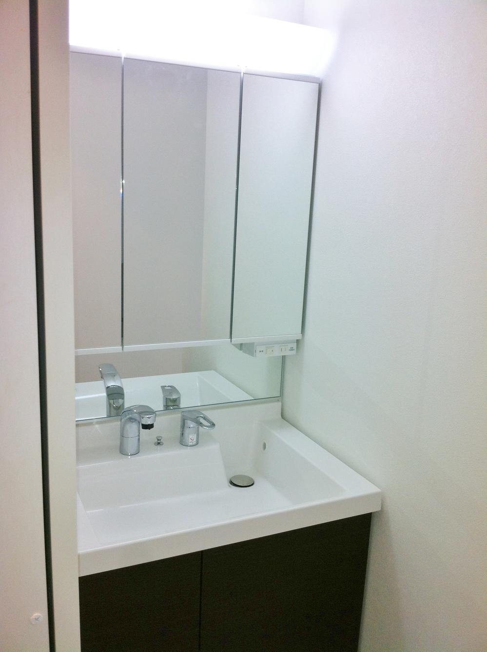 Wash basin, toilet. Indoor shooting