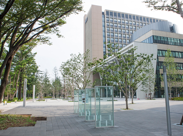 Surrounding environment. Meiji University (about 880m ・ 11-minute walk)