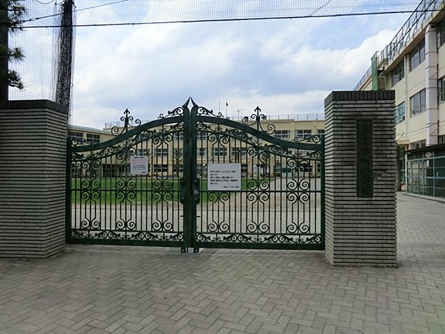 Primary school. Keimyung until elementary school 100m