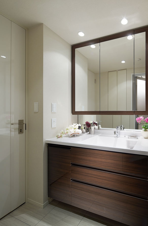 Bathing-wash room.  [Precisely because it places you use every day, Delicate mindfulness is attentive water around] Your hair, Enjoy a relaxing time Sanitary & bathroom is functional nestled O with an eye to the day-to-day life, Keep the long time full of clean space in the dirt is your easy-care With less design.