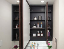 Bathing-wash room. Kagamiura housed three-sided mirror