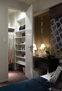 Receipt. Walk-in closet