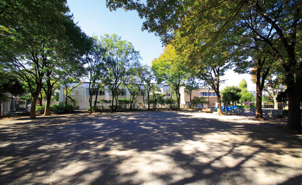 Surrounding environment. Central Park (about 130m ・ A 2-minute walk)