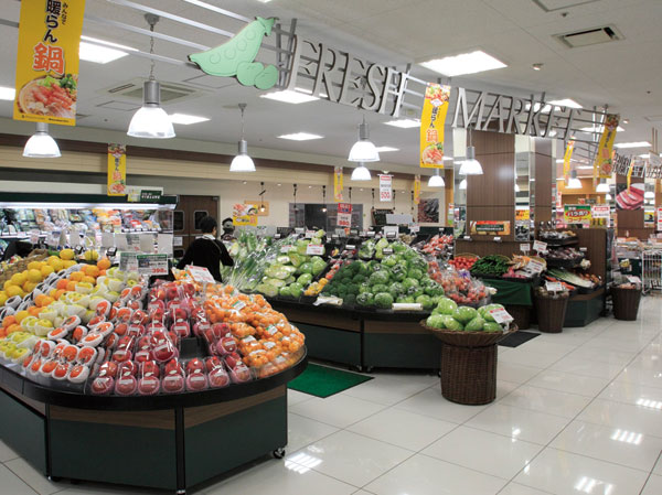 Surrounding environment. Peacock Store (about 550m ・ 7-minute walk)