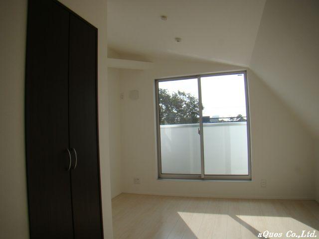 Non-living room. Indoor (11 May 2013) Shooting