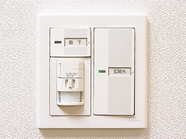 Other.  [Entrance lighting with motion sensors] Lit perceive the movement of people ・ Automatic entrance lighting with motion sensors that turn off.