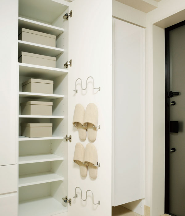 Receipt.  [Footwear input] The whole family of the shoes can be stored Ease, We established a large footwear input. Katazuki front door and clean, It is possible to produce beautiful "house of the face".  ※ Except for the J-type