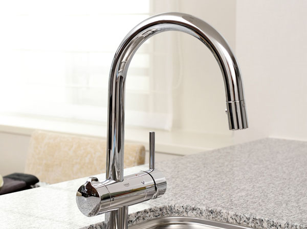 Kitchen.  [Water purifier integrated shower slide faucet (under sink type)] For local operations, You can easily switch the straight and shower, Water purification ・ hot water ・ In addition to the water, Integrated a convenient hand shower water spreads to every corner of the sink, Clean keep the sink.  ※ Cartridge is sold separately.