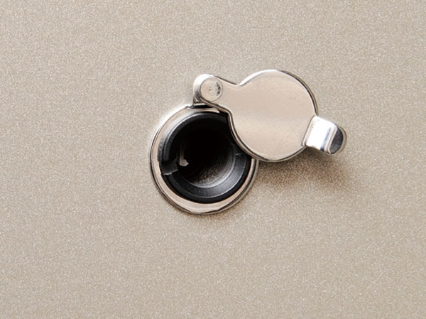 Security.  [Door scope] With prevent the dwelling unit is peeped, So that the interior of the light does not leak to the outside, The door scope was provided with a cover. (Same specifications)