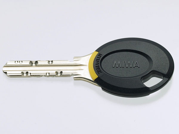 Security.  [Non-contact key] Auto lock in only "holding up" to the entrance of the control panel will open the automatic door is unlocked. It is also safe towards the children and elderly because there is no need complex operations. (Same specifications)