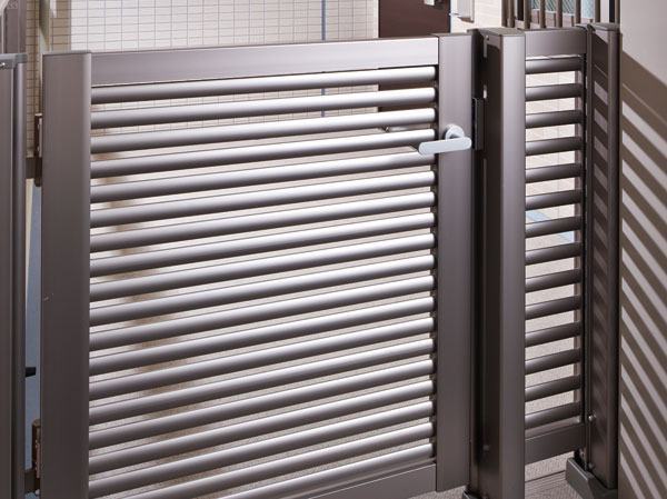 Security.  [Gate] Not only to produce a single-family feeling, We established the effective dedicated gates to ensure the privacy of the dwelling.  ※ Some dwelling unit only (same specifications)