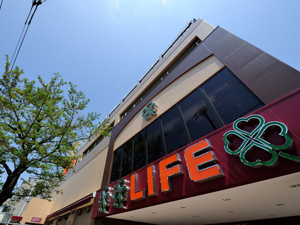 Surrounding environment. life Higashi-Nakano store (18 mins / About 1380m)