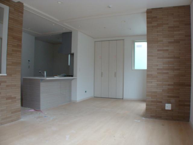 Same specifications photos (living)