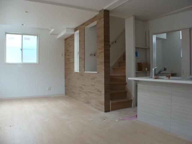 Same specifications photos (living)