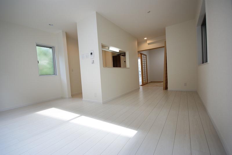 Same specifications photos (living). Is the LDK with floor heating. (Enforcement example)