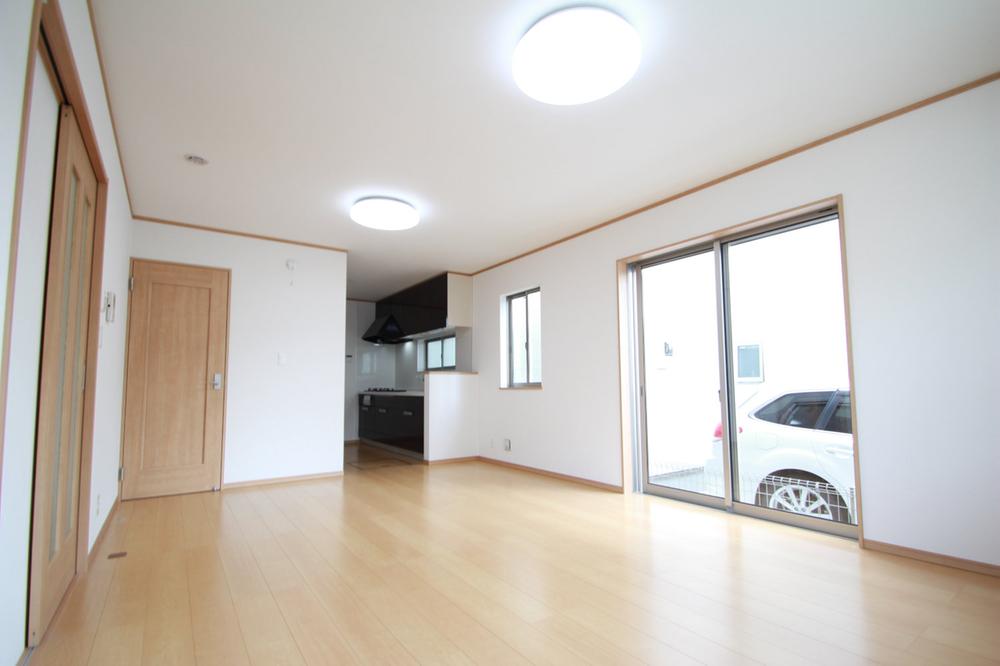 Living. 15.75 Pledge of spacious south in LDK, Bright by the west side lighting, Good per yang. Form of LDK also well, The layout of the furniture is is easy to.